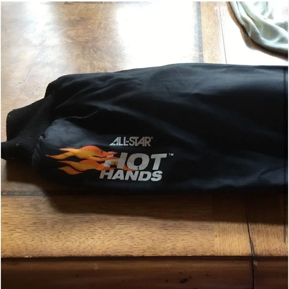 🥵 🥶 - SNUGGIE HAND Muff w Hot Hands to Keep Toasty!